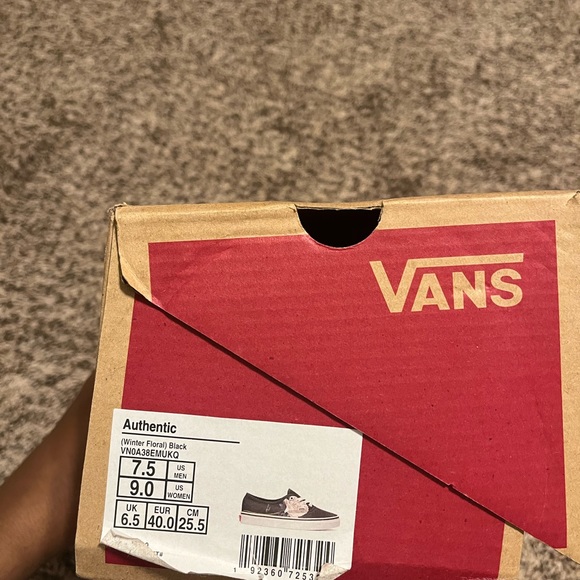 Black vans with floral details - Picture 4 of 4